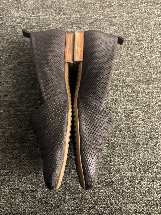 Paul Green, Perforated Leather Flats, Size 8 - Picture 2 of 4